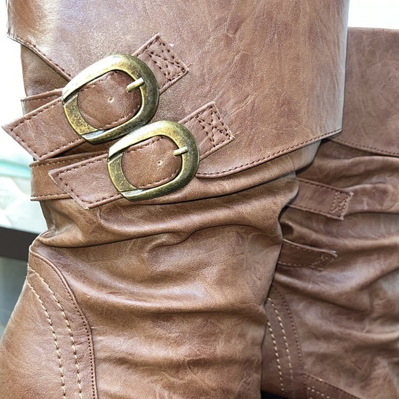 Brown, calf-high, size 7M heeled boots - Picture 3 of 13